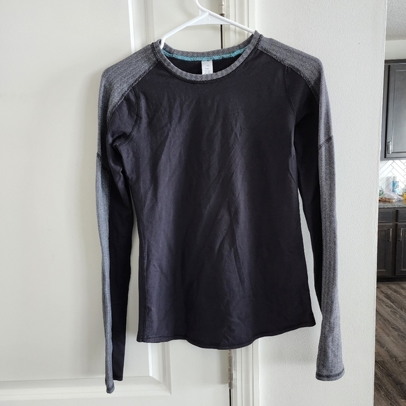 Ivivva | Black Heathered Herringbone Warm Terrain Long-Sleeve Tee - Picture 2 of 5